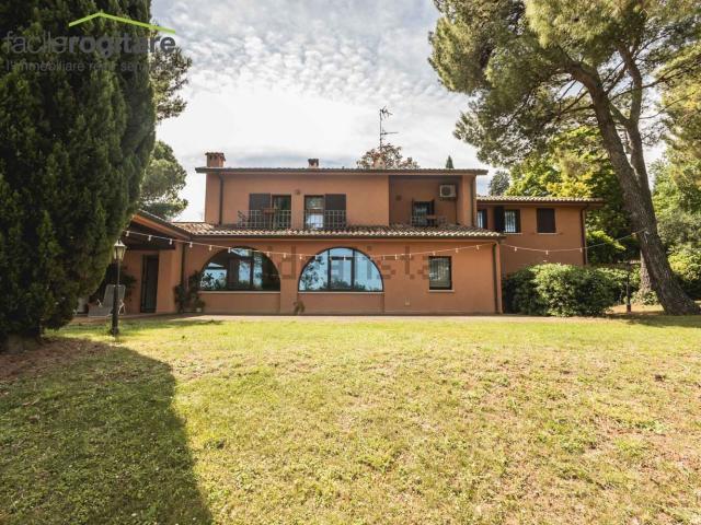 Case e ville in vendita di 412 m²