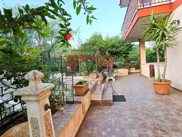 Case e ville in vendita di 412 m² in Via Belvedere, 5995
