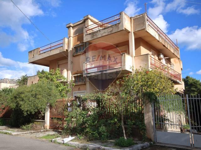 Case e ville in vendita di 412 m² in Via Domenico Paladino, 1