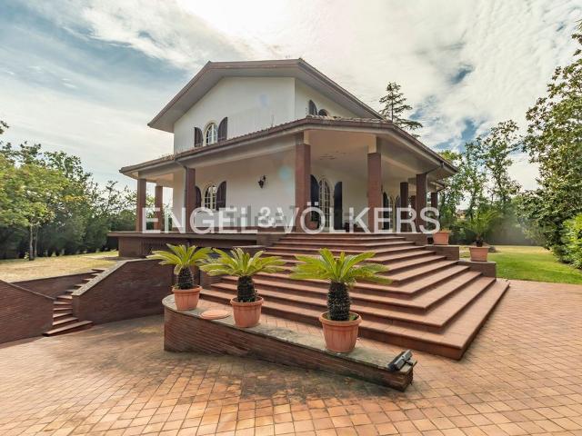 Case e ville in vendita di 412 m² in Via Quarona