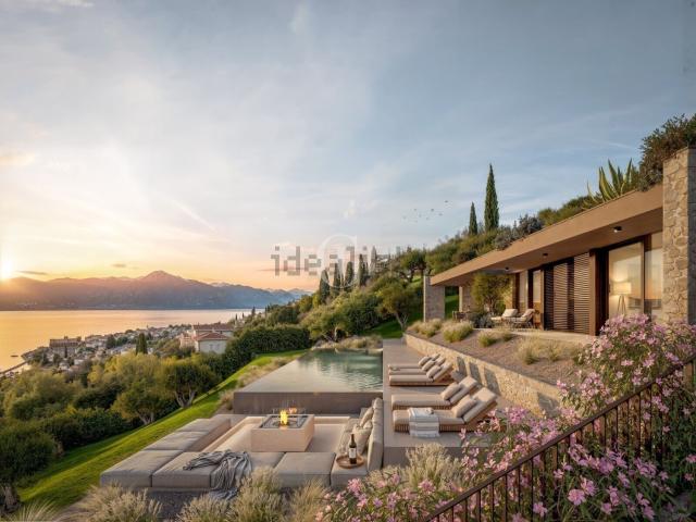 Case e ville in vendita di 412 m² in Via Vincenzo Bellini