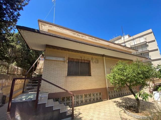 Case e ville in vendita di 413 m² in Via Sferracavallo