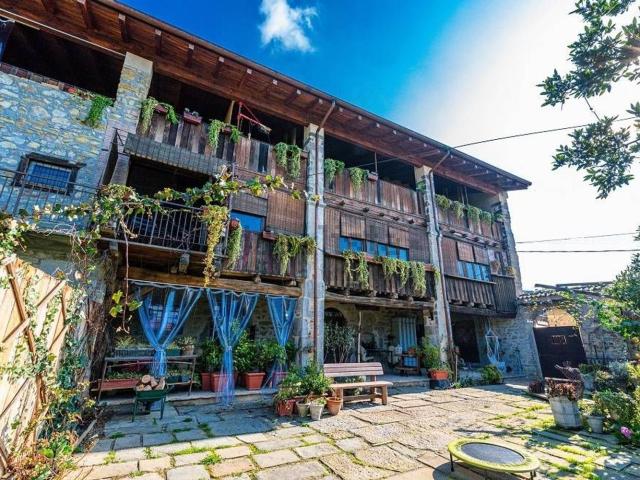 Case e ville in vendita di 414 m² in Via Castello, 89