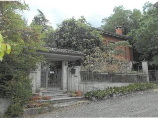Case e ville in vendita di 414 m² in Via Alberto Leardi, 23