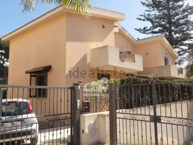 Case e ville in vendita di 415 m²