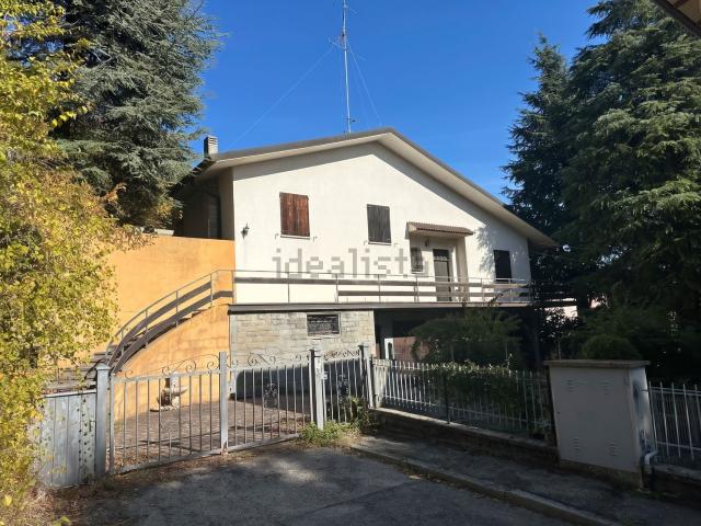 Case e ville in vendita di 415 m² in Via C. Carrà, 16