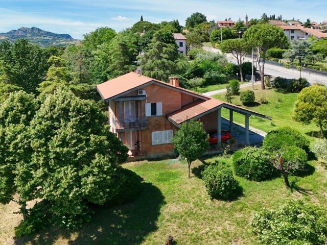 Case e ville in vendita di 415 m² in Via Celletta