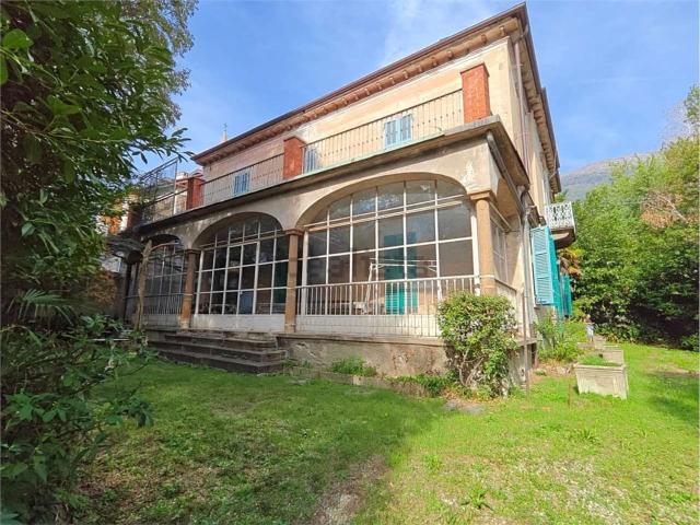 Case e ville in vendita di 415 m² in Via Broglio, 2