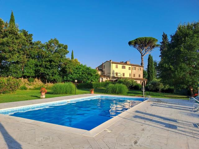 Case e ville in vendita di 415 m² in Via del Chianti