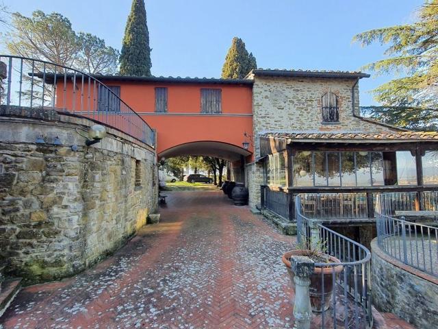Case e ville in vendita di 415 m² in Via di Castelsecco