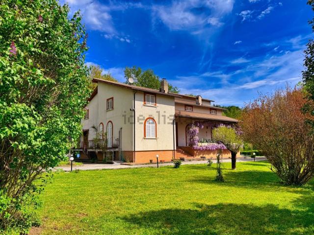 Case e ville in vendita di 415 m² in Via Fosso di Otto, 2