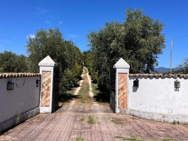 Case e ville in vendita di 415 m² in Via San Michele, 81