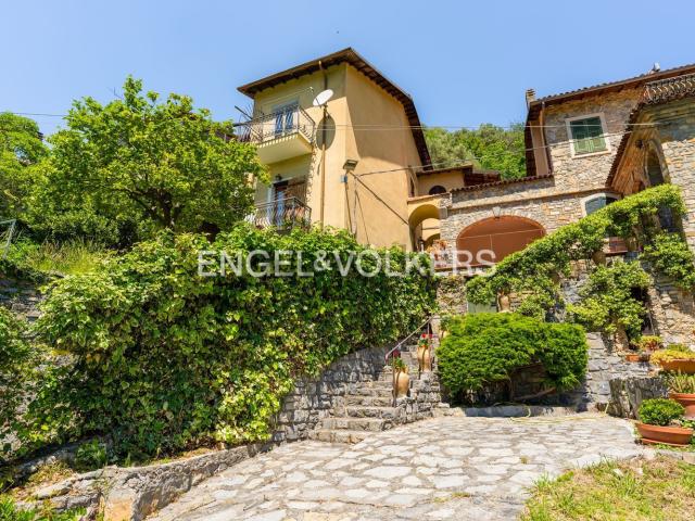 Case e ville in vendita di 415 m² in Via Veravo