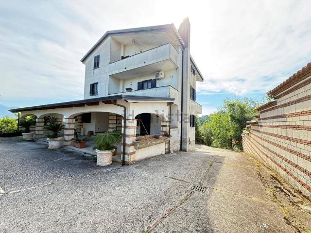 Case e ville in vendita di 415 m² in Strada Vicinale Ponte Commissario, 8
