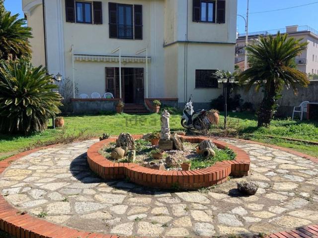 Case e ville in vendita di 416 m²