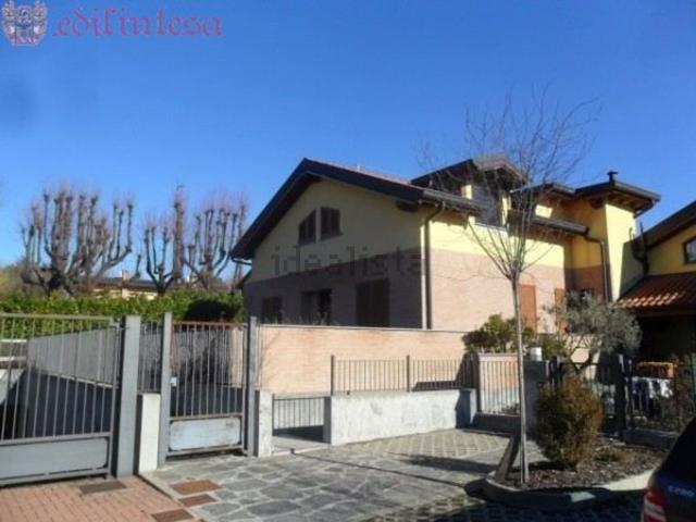 Case e ville in vendita di 416 m² in Via Donatori del Sangue