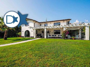 Case e ville in vendita di 416 m² in Via Tonfano, 75