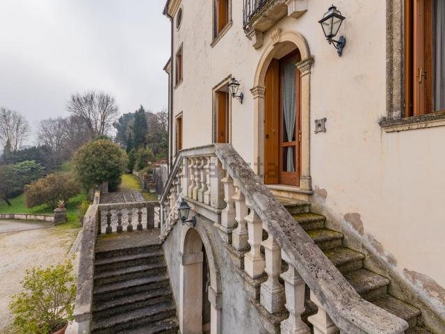 Case e ville in vendita di 1145 m² in Via G. B. Tiepolo