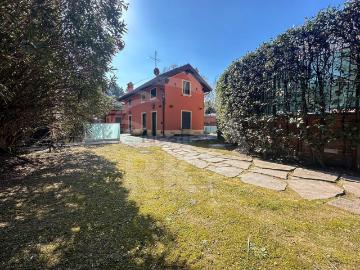 Case e ville in vendita di 417 m² in Via Carlo Francesco Dotti, 16