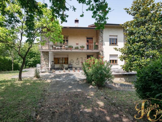 Case e ville in vendita di 417 m² in Via Guglielmo Marconi