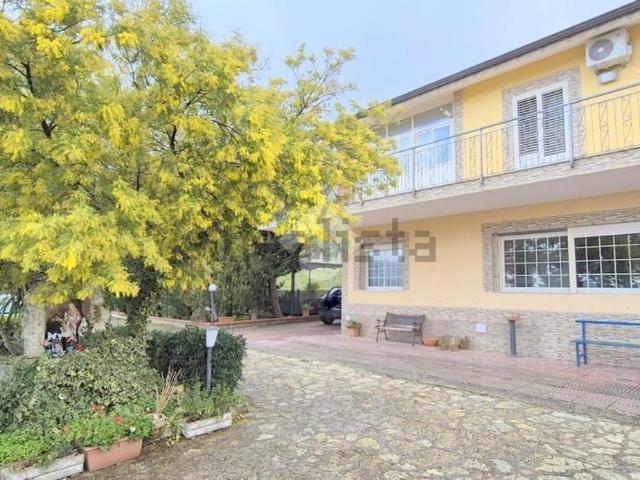 Case e ville in vendita di 417 m² in Via Molino