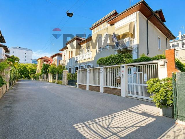 Case e ville in vendita di 417 m² in Via Privata Francesco Bartolozzi