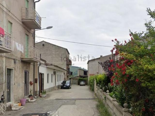 Case e ville in vendita di 418 m² in Via B Telesio
