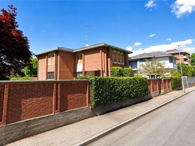 Case e ville in vendita di 418 m² in Via Gian Battista Vico, 16