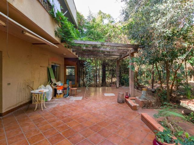 Case e ville in vendita di 418 m² in Viale della Regione Siciliana Nord Ovest, 7800
