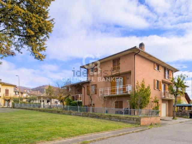 Case e ville in vendita di 418 m² in Largo Appennino, 12