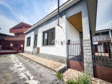 Case e ville in vendita di 419 m² in Via Aurelio Saffi, 28