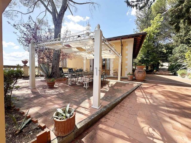 Case e ville in vendita di 419 m² in Via dell&apos Alberaccio