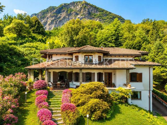 Case e ville in vendita di 414 m² in Strada Cavalli, 27