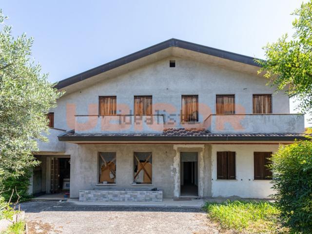 Case e ville in vendita di 420 m²