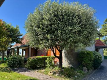Case e ville in vendita di 420 m² in Via C. Marchesi