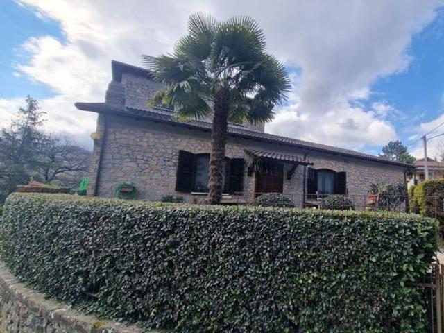 Case e ville in vendita di 420 m² in Via Cappelletta, 3