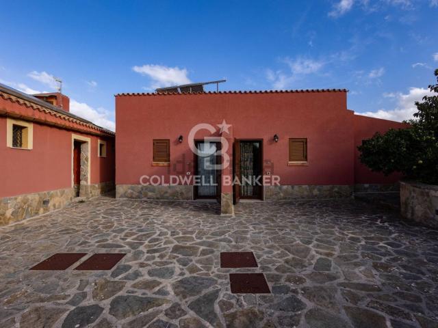 Case e ville in vendita di 420 m² in Via Castellammare