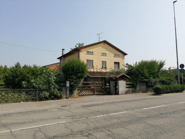 Case e ville in vendita di 420 m² in Via Cremona
