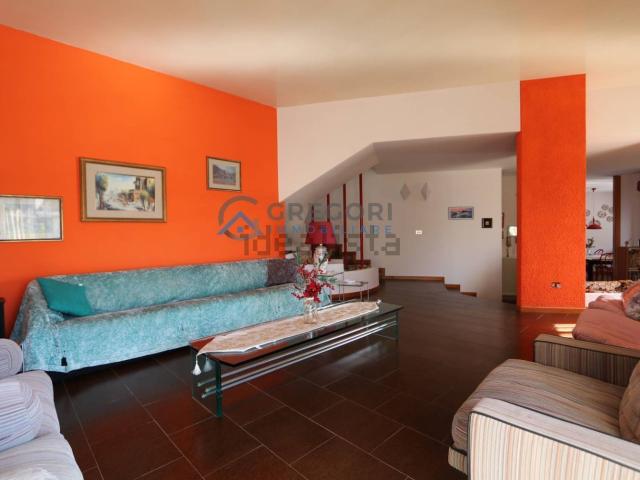 Case e ville in vendita di 420 m² in Via Antonio Gramsci