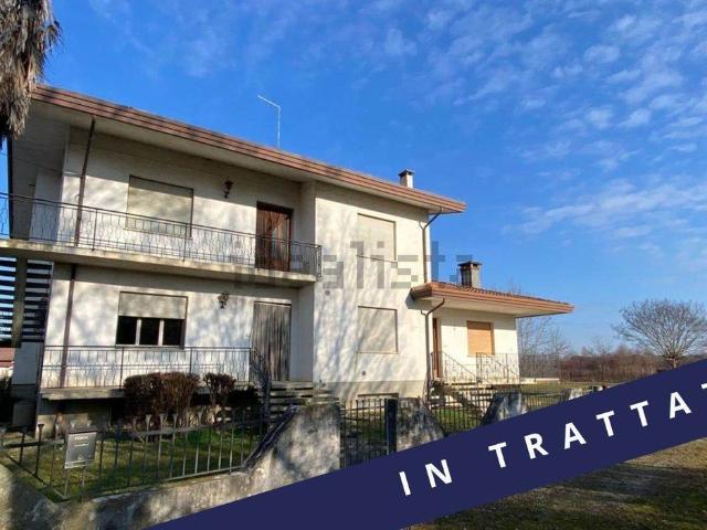 Case e ville in vendita di 420 m² in Via Abbazia, 4