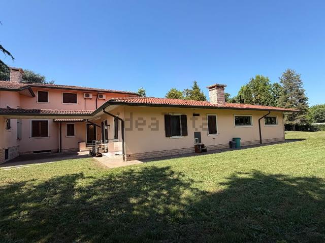 Case e ville in vendita di 420 m² in Via Borgo, 2