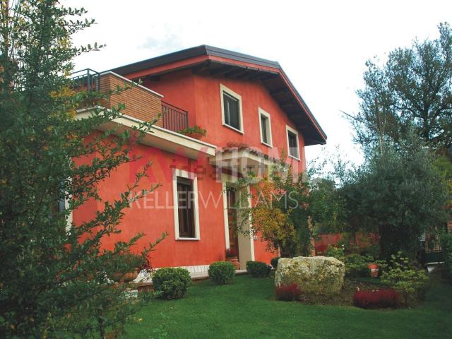 Case e ville in vendita di 420 m² in Via Bosco d&apos Olmi