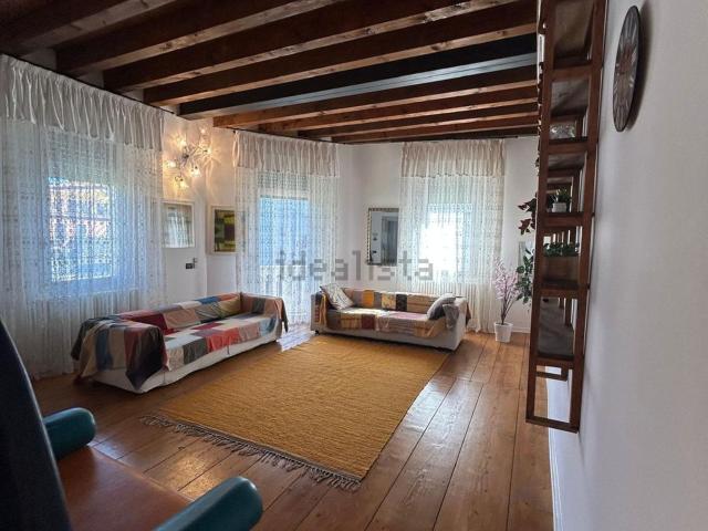 Case e ville in vendita di 420 m² in Via Giotto, 20