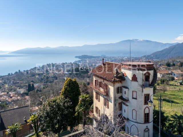 Case e ville in vendita di 420 m² in Via de Simoni, 5