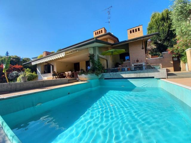Case e ville in vendita di 420 m² in Via dei Mandorli
