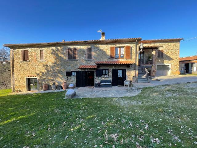 Case e ville in vendita di 420 m² in Via Del Caggio