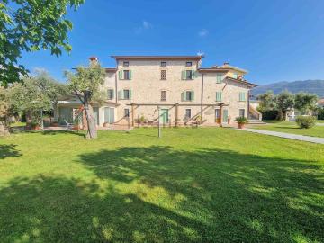 Case e ville in vendita di 420 m² in Via della Sipe, 44