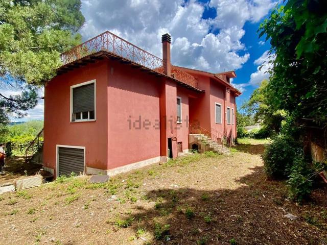 Case e ville in vendita di 420 m² in Via delle Viole, 7