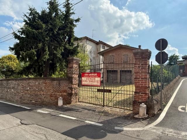 Case e ville in vendita di 420 m² in Via Deodato Laffranchi