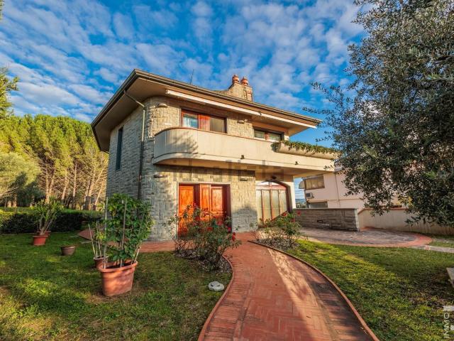 Case e ville in vendita di 420 m² in Via Di Vallemaggiore